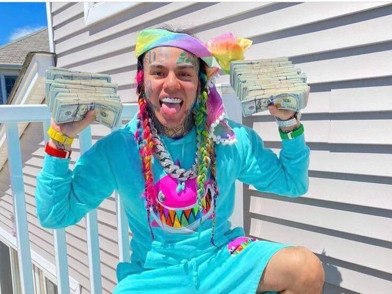 TEKASHI 6IX9INE REGALA DINERO